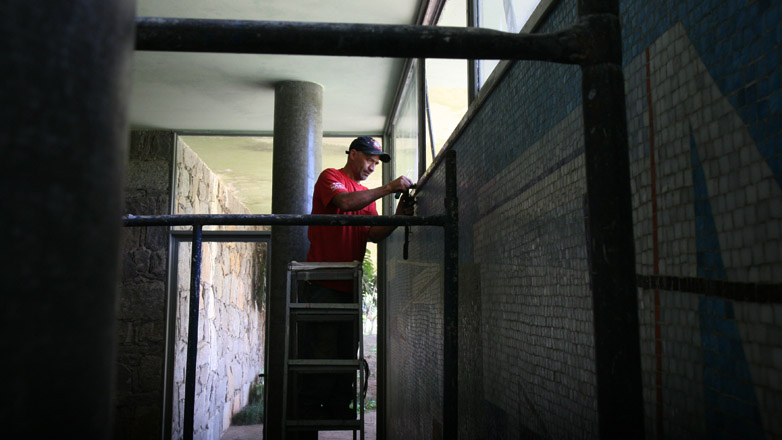  A obra está modernizando desde os sistemas elétrico e hidráulico até a recuperação da alvenaria, forro, piso e pintura interna e externa