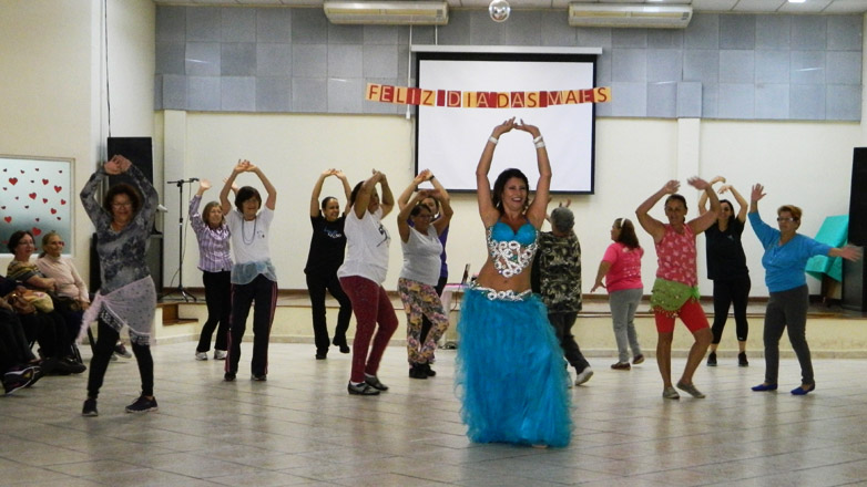 Homenagem às mães nas unidades da Casa do Idoso