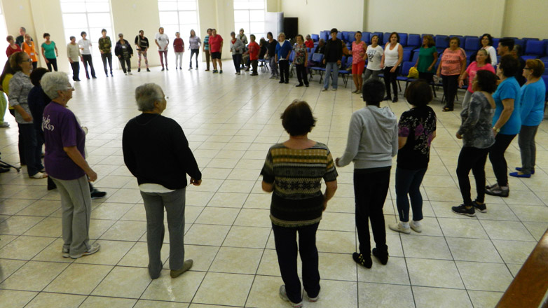 Homenagem às mães nas unidades da Casa do Idoso
