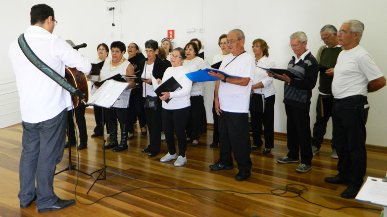 Homenagem às mães nas unidades da Casa do Idoso