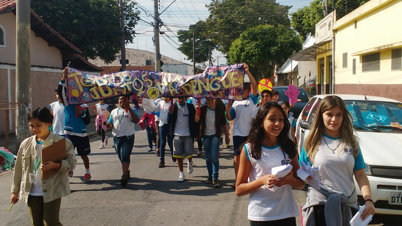 Alunos da região sul fazem caminhada contra a dengue