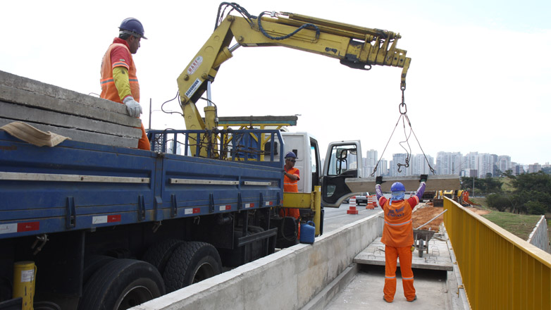 obras do viaduto Kanebo avançam 