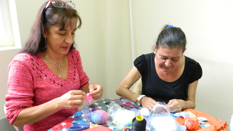  Integra oferece oficina de artesanato para as mães dos atendidos
