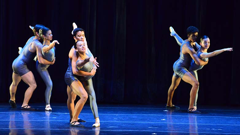 As atrações seguem até domingo. O festidança tem como  objetivo valorizar a criação coreográfica e o intercâmbio entre os bailarinos