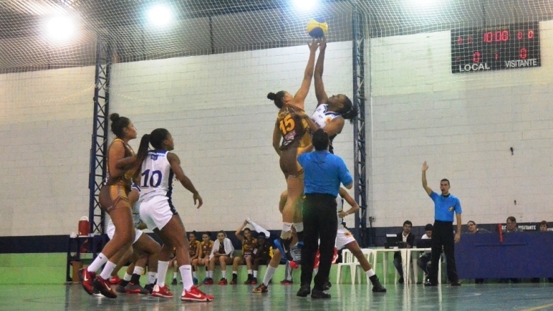 Basquete feminino derrota o Divino, de Jundiaí