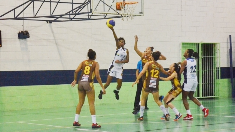 Basquete feminino derrota o Divino, de Jundiaí