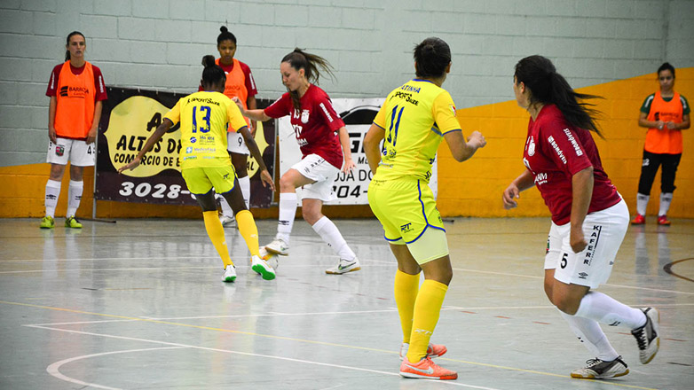 Futsal feminino de São José vence o Pinhal por 4 a 0