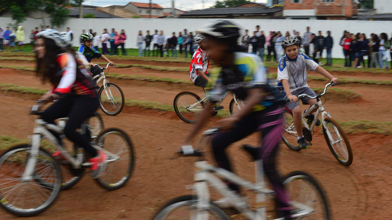 Escola Municipal Álvaro Gonçalves lança projeto inédito de ciclismo na rede municipal de educação 
