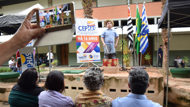 Apresentações na festa de aniversário do Cephas