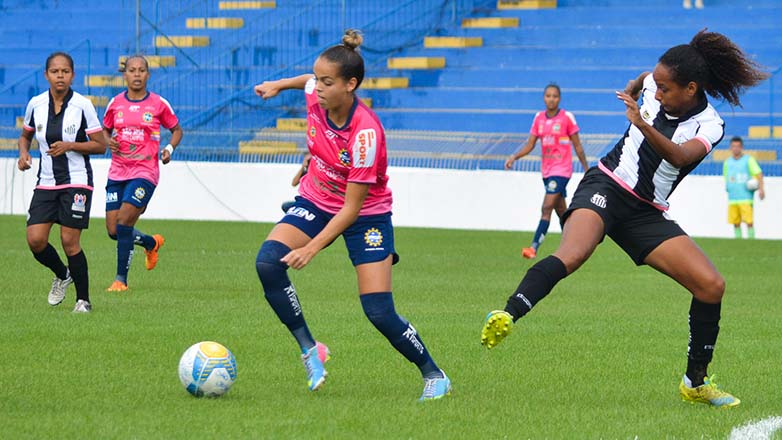 Lance do jogo entre São José e Santos
