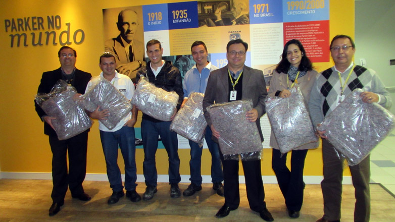 Funcionários da Parker Hannifin doaram 3 mil peças para a campanha do agasalho