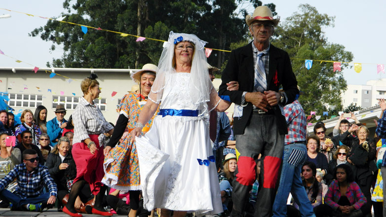 Festa Junina reúne mais de 2 mil pessoas na Casa do Idoso Su 