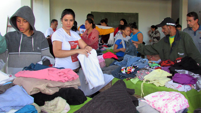 Ação Social da Prefeitura atende moradores do Serrote, na zona leste
