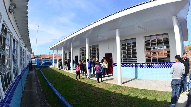 O investimento incluiu reforma do refeitório, cozinha e banheiros e a construção de 3 novas salas ampliando a unidade em 210 vagas.