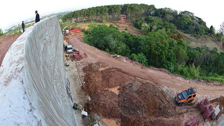 O parque terá pista de skate, duas torres de tirolesa, uma parede de escalada e  pista de downhill ( descida de montanha com bicicleta).