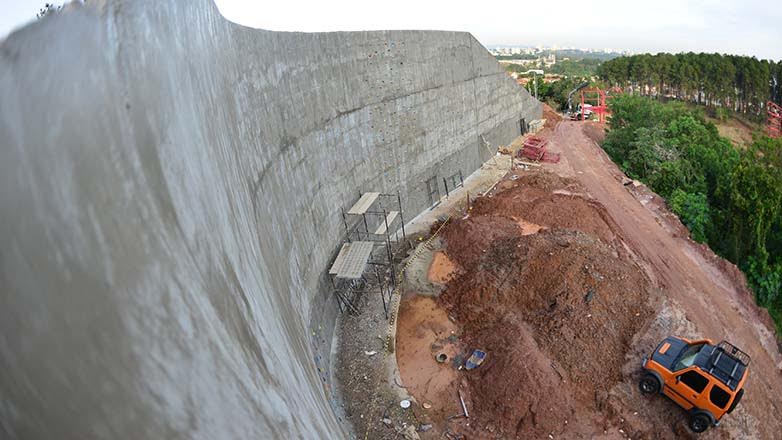 O parque terá pista de skate, duas torres de tirolesa, uma parede de escalada e  pista de downhill ( descida de montanha com bicicleta).