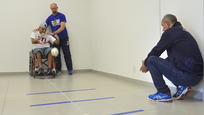 Alunos de badminton adaptado