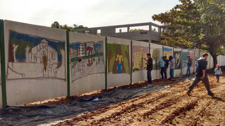  Pintura e grafite nos tapumes 