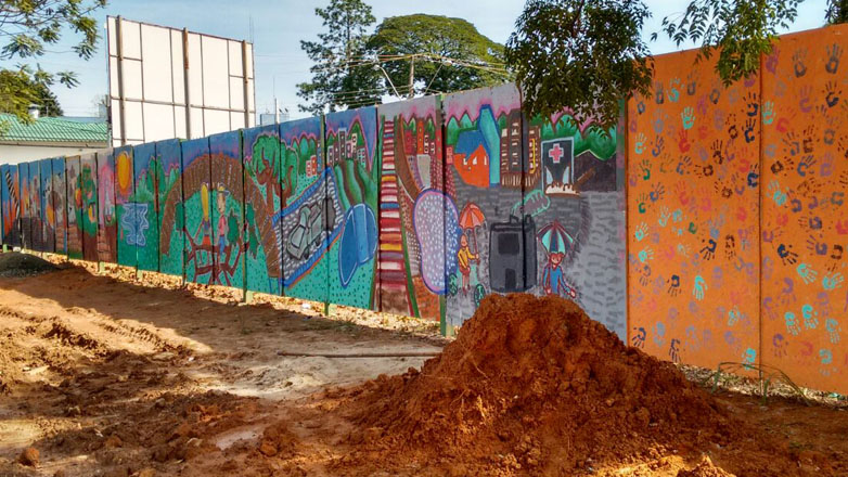  Pintura e grafite nos tapumes 