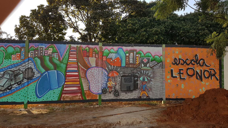 Pintura e grafite nos tapumes 