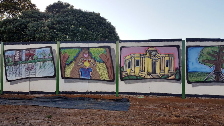  Pintura e grafite nos tapumes 