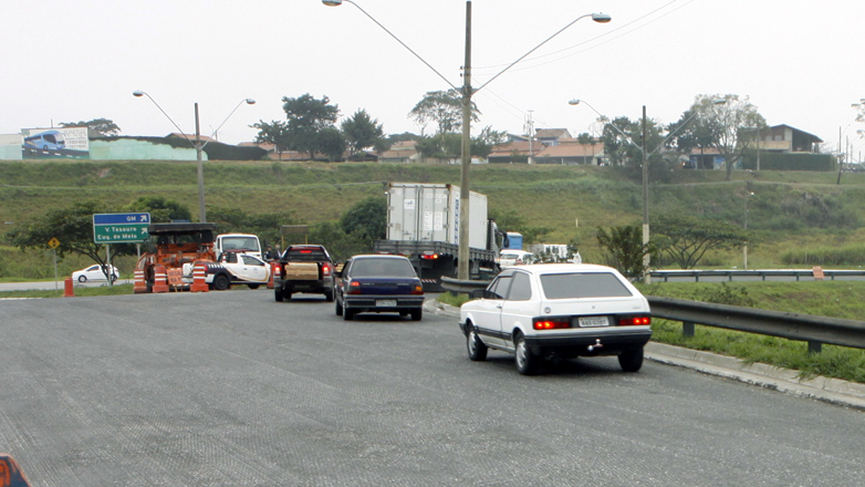 Obras para recuperação de alças do viaduto Vista Verde