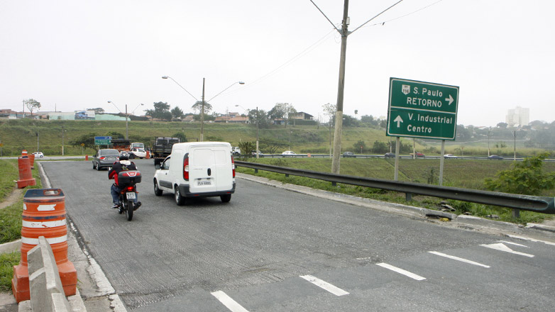 Obras para recuperação de alças do viaduto Vista Verde