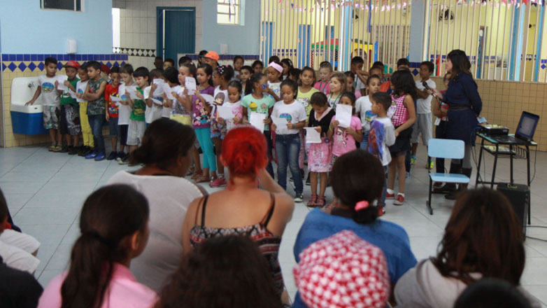 Guarda Civil faz entrega de agasalhos para EMEF Rio Comprido 