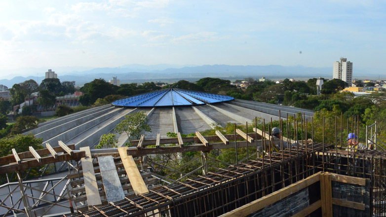 Prefeitura finaliza cobertura do Novo Teatrão, na Vila Industrial 