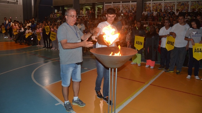 O evento teve uma bela abertura: com o ginásio do Sesc lotado, foram realizadas apresentações musicais e o 7º Festival da Dança