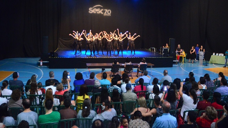 O evento teve uma bela abertura: com o ginásio do Sesc lotado, foram realizadas apresentações musicais e o 7º Festival da Dança