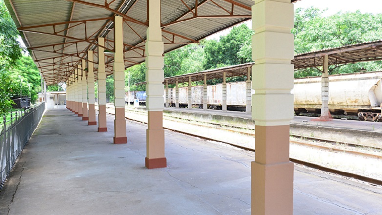 A Estação Central de Trem de São José está revitalizada, com reforma, pintura nova e jardim do entorno da estação com novo paisagismo