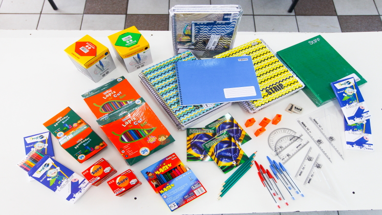 Despacho dos materiais para as escolas e montagem dos kits