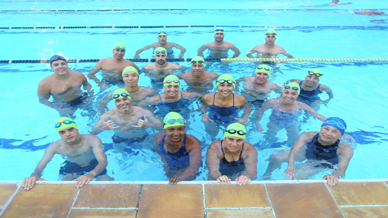 Nadadores da equipe master joseense em treino na Casa do Jovem