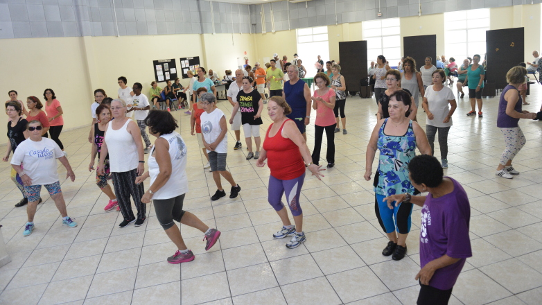 Na unidade do Centro a festa já começou para os frequentadores na segunda-feira (20), com dança de salão e outros estilos