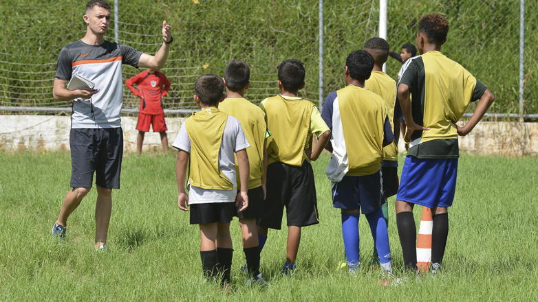 Meninos participam de seletiva de futebol sub-13 no Poliesportivo João do Pulo