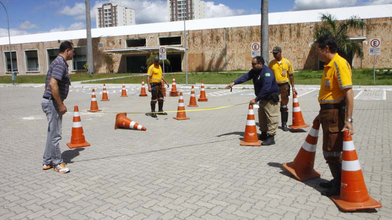 Agentes de trânsito e guardas municipais participam de treinamento