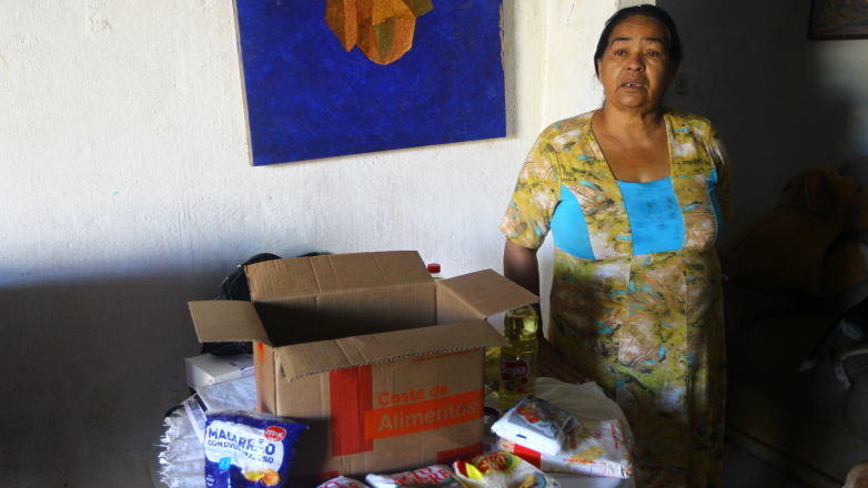 Famílias da Vila Corintinha recebem donativos do Lions Clube