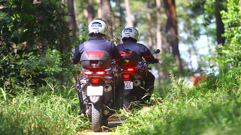 Guardas municipais fazem patrulhamento de moto no Parque Alberto Simões