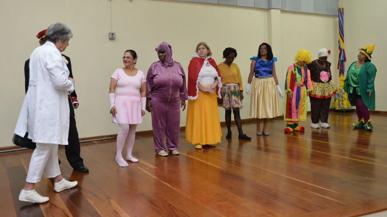 Os frequentadores da Casa Centro e crianças atendidas pela LBV se divertiram nas atividades de dança, coral e teatro    