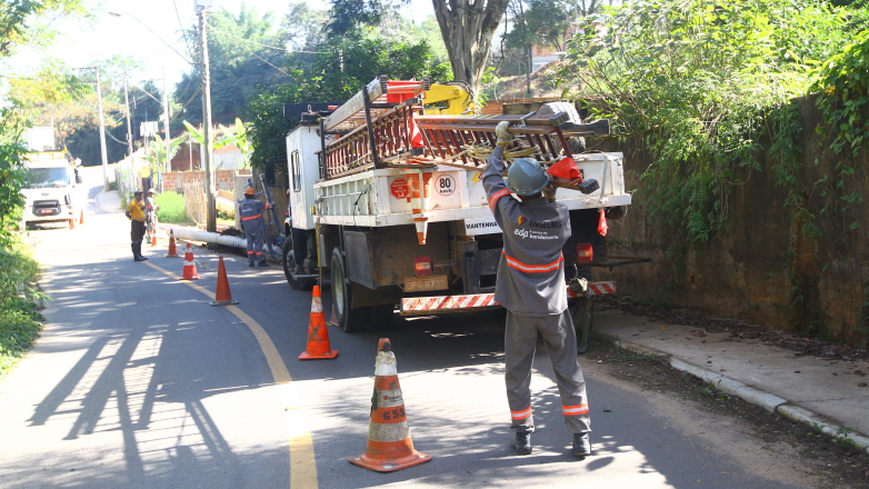 O trabalho tem como objetivo garantir mais segurança para motoristas e moradores dos bairros da zona leste de São José
