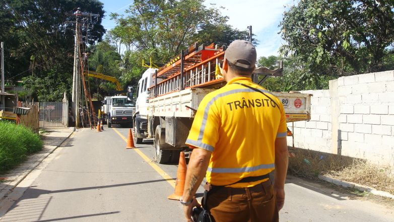 O trabalho tem como objetivo garantir mais segurança para motoristas e moradores dos bairros da zona leste de São José
