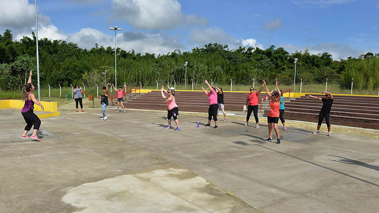 Frequentadores praticam atividades esportivas no Parque Ribeirão Vermelho