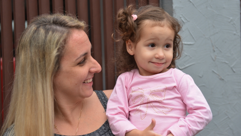 Criança de 2 anos vira fã dos coletores de São José