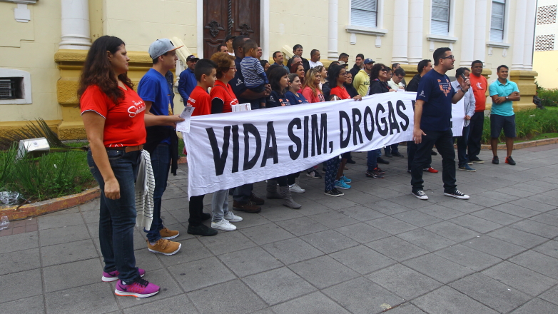 Caminhada em homenagem ao Dia Mundial de Combate às Drogas reuniu cerca de 250 pessoas na região central, no último domingo