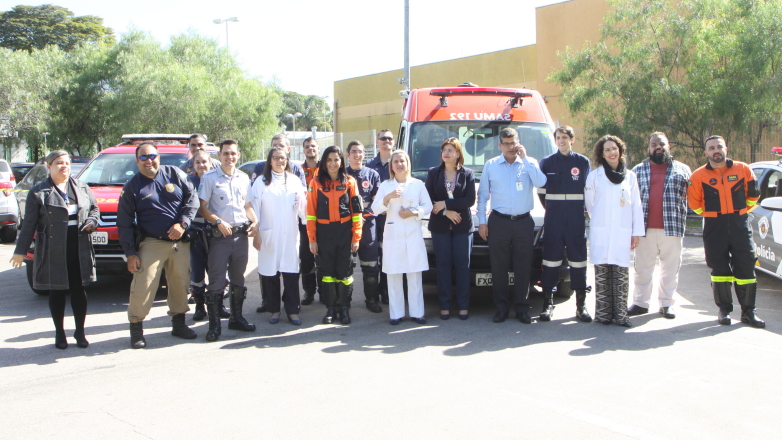A reunião com estudantes de medicina, médicos, bombeiros, policiais, educadores e assistentes sociais ocorreu no Hospital Municipal