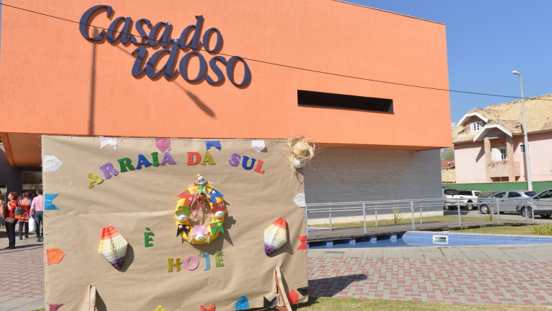 Tradicional quadrilha encerra festejos juninos da Casa do Idoso Sul