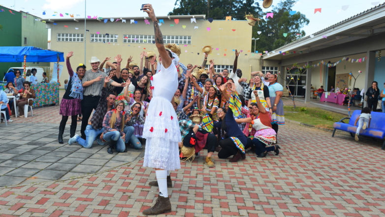 Tradicional quadrilha encerra festejos juninos da Casa do Idoso Sul