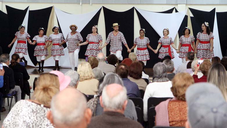 O grande destaque foi a apresentação do musical “Os Saltimbancos”, encenada pelo grupo de teatro da Casa.