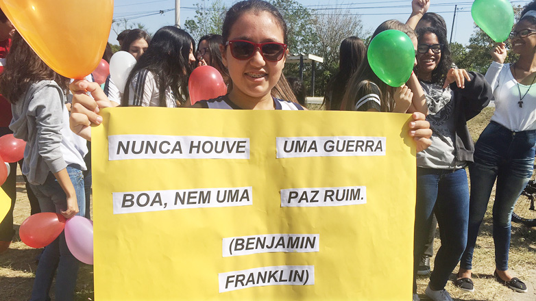 As ações foram iniciadas pela Emef Possidônio José de Freitas e Emef Profº Luiz Leite, que se uniram em uma caminhada pelas ruas do bairro